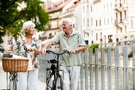 Wenn die Aortenklappe so undicht oder verengt ist, dass Sie an Beschwerden leiden, kann es notwendig sein, die defekte Klappe zu ersetzen